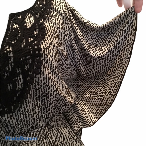 My Michelle black & white flutter sleeve dress - Picture 3 of 7